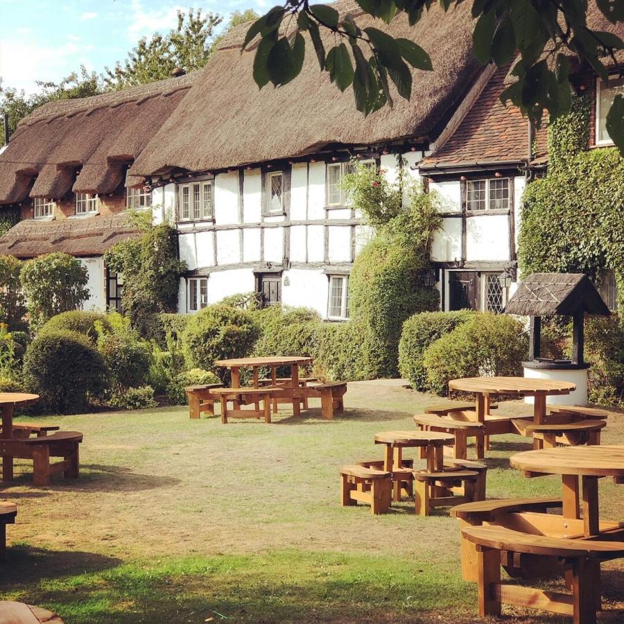 Old Hunters Lodge Whipsnade Limited 外观 照片