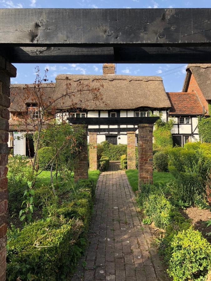 Old Hunters Lodge Whipsnade Limited 外观 照片